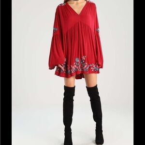 Women’s Size Large FREE PEOPLE AMO FLORAL EMBROIDERED BELL SLEEVE MINI DRESS Red